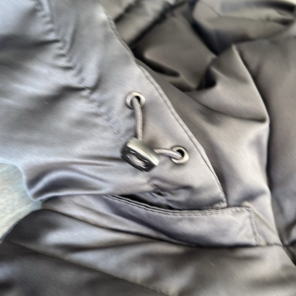 New without tags Calvin Klein puffer jacket. Gray/size large. - Picture 4 of 11